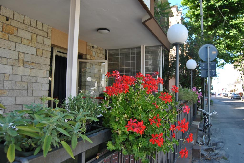 Le Aromatiche B&B Viserbella di Rimini Екстер'єр фото