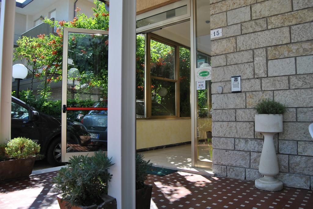 Le Aromatiche B&B Viserbella di Rimini Екстер'єр фото